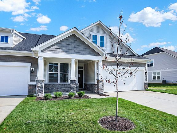 3rd image of 884 Tuxedo Dr