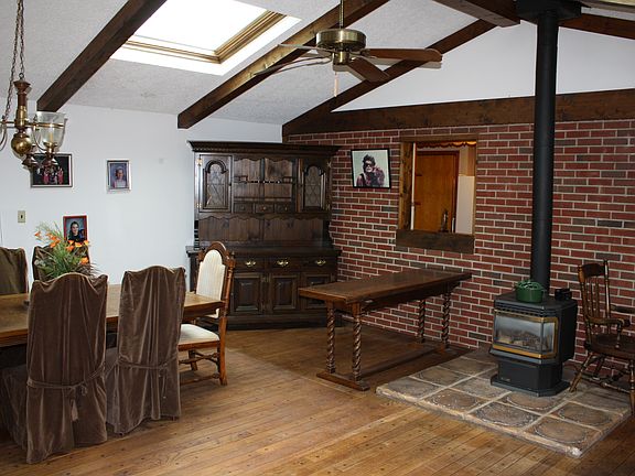 4th image of 154 Cadman Dr
