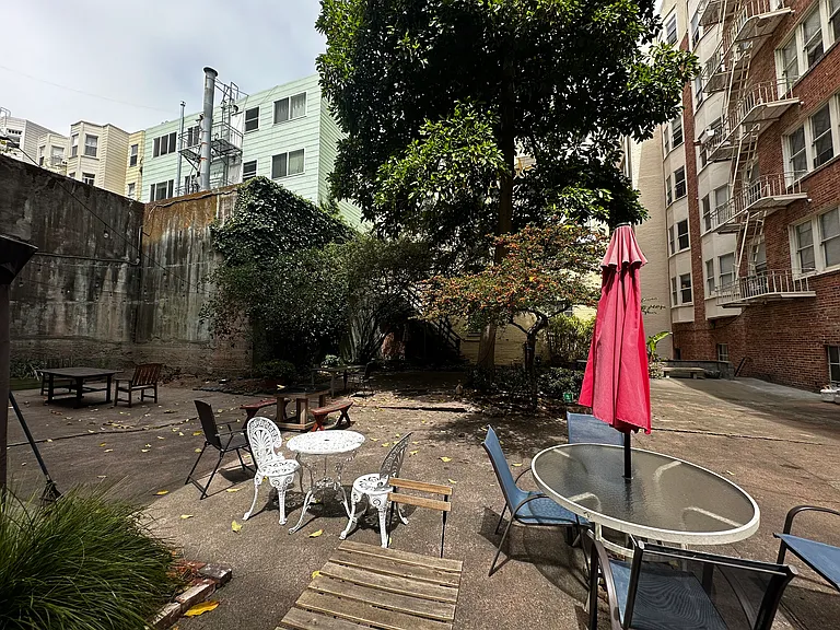 Boulevard Apartments — Photo 6