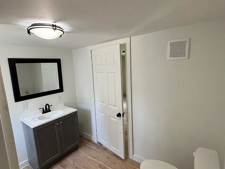 430 E Jameson Ave — Photo 5