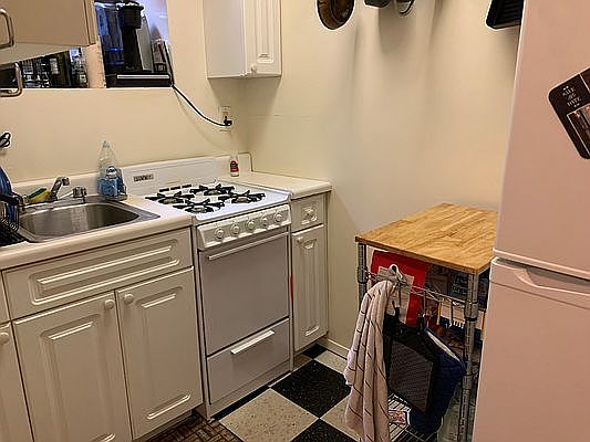4th image of 60 W 10th St APT 3D