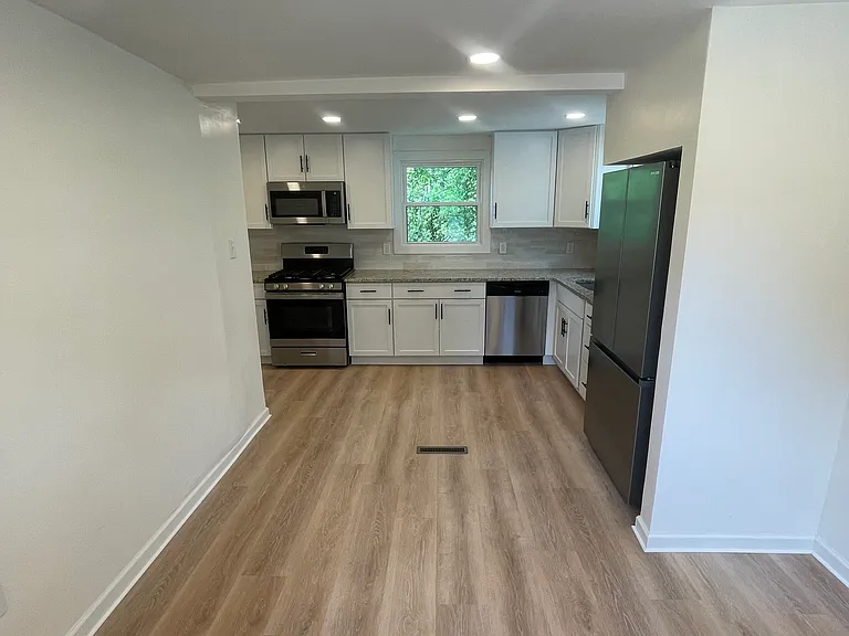 332 Edith St — Photo 2
