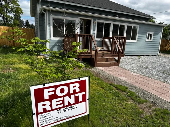 109 W Harris Ave, Oakville, WA 98568