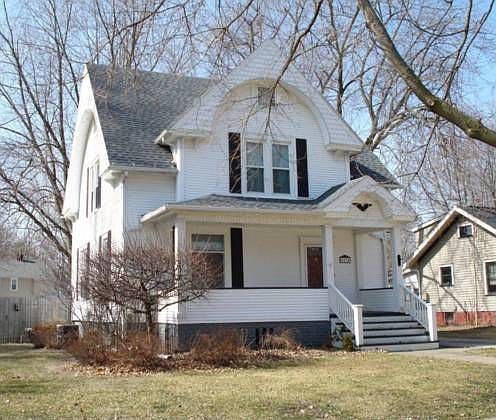 1st image of 1574 N Prairie St