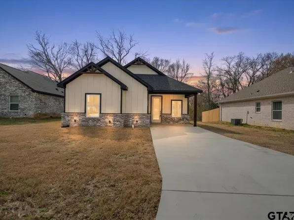 300 S Roden Ln, Gladewater, TX 75647