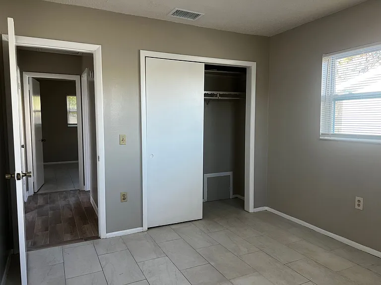 556 Briarwood Rd — Photo 11