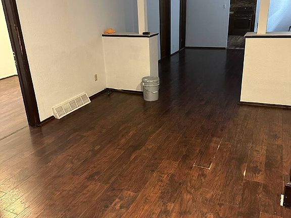 4th image of 2934 Glenarm Pl