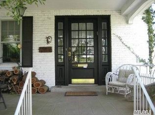 113 Linden St, Woodmere, NY 11598