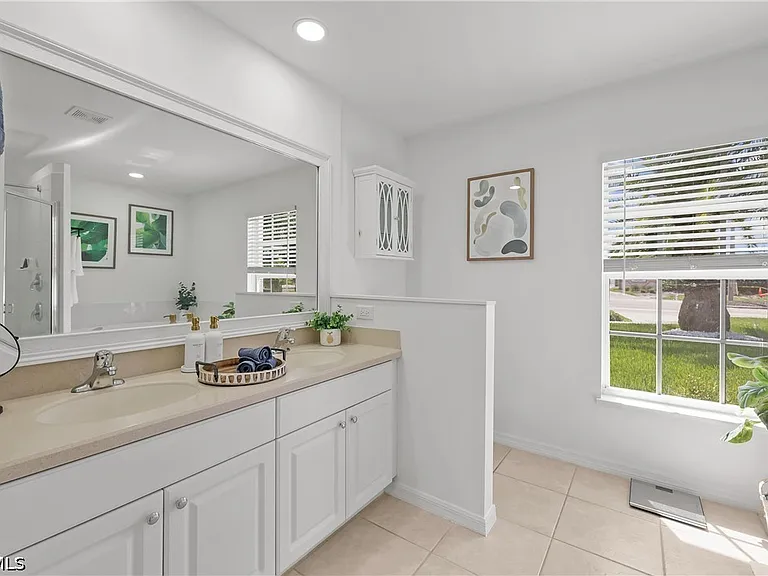 1801 Everest Pkwy — Photo 36