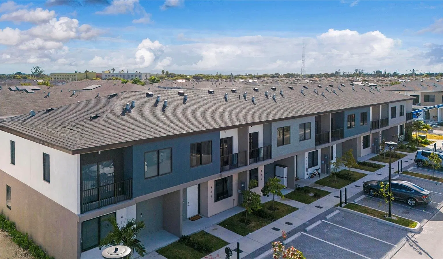 4 bed, $2,850 — Photo 1