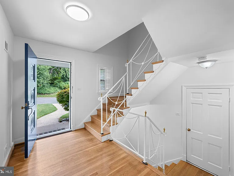 2816 Ellicott St NW — Photo 16