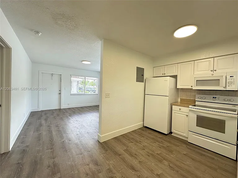 3720 NE 22nd Ave #12 — Photo 3