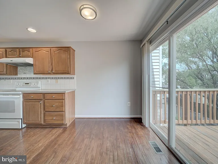 8241 Humphrey Ln — Photo 21