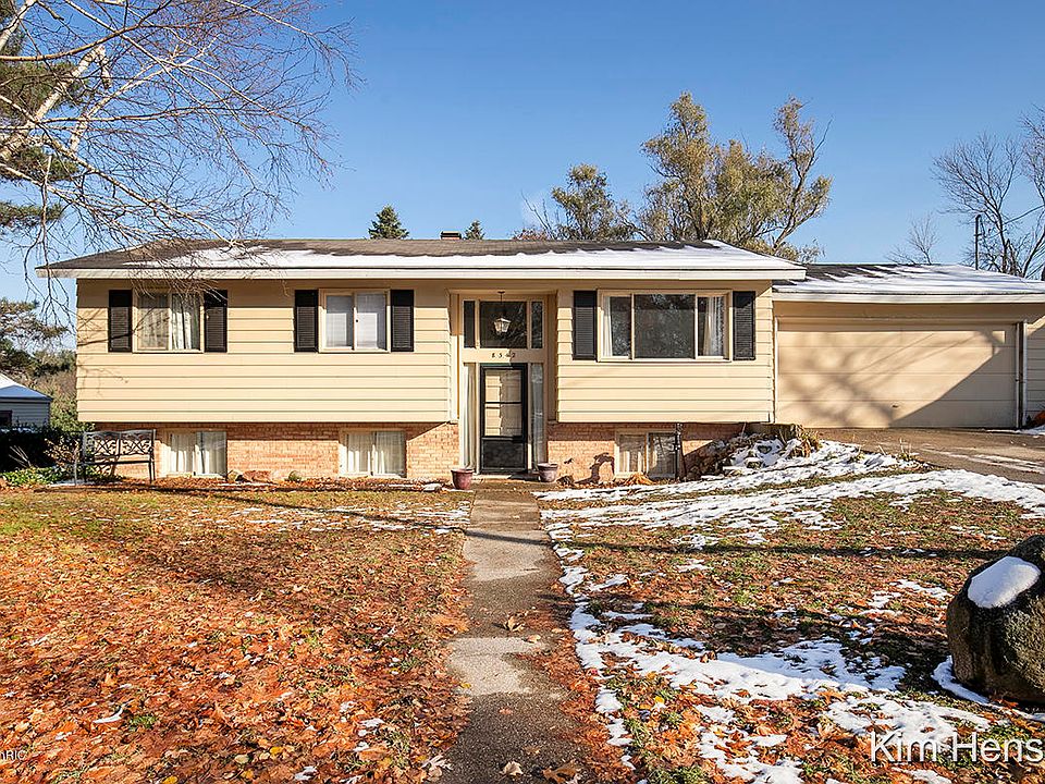 1st image of 8342 Courtland Dr NE