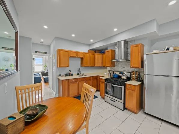 150 Bremen St APT 1, Boston, MA 02128