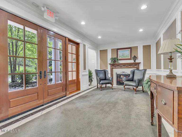 1021 Oval Rd #1021 — Photo 4