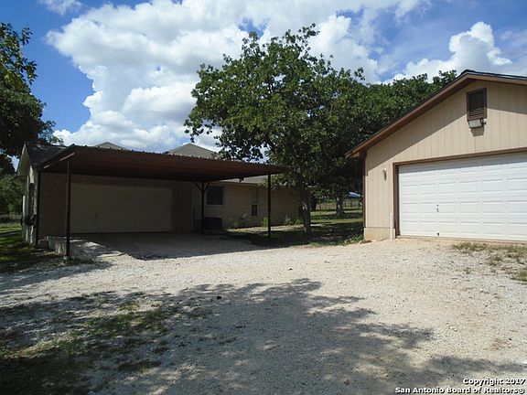 3rd image of 272 Saddle Ln