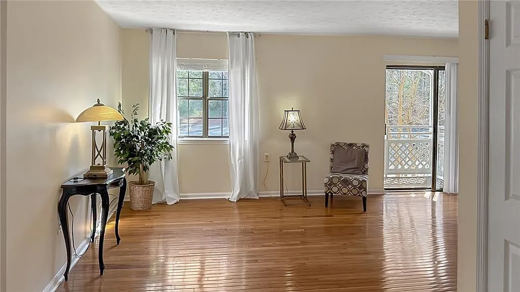 1 bed, 1.0 bath, 700 sqft, $2,495 — Photo 3