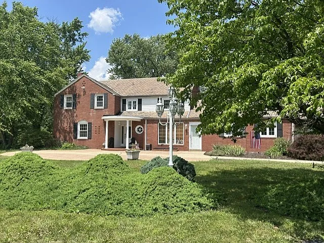 29 College Dr — Photo 4