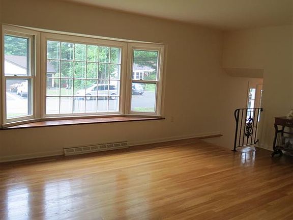 4th image of 14 Limerick Ln