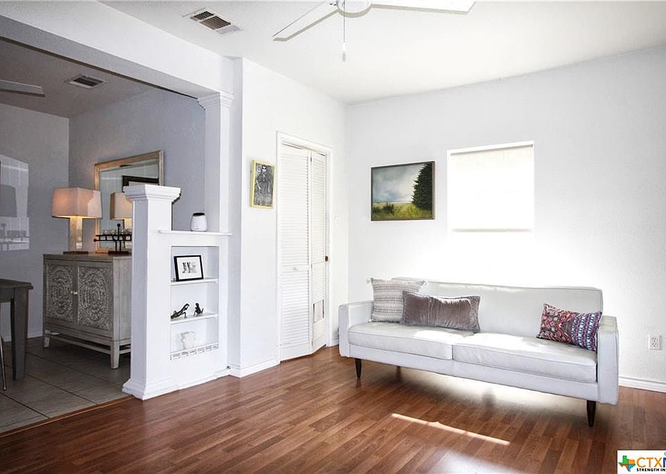 1st image of 529 W Avenue D