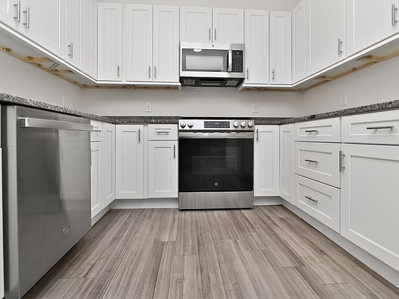 3rd image of 10 Franklin Ave APT G-10