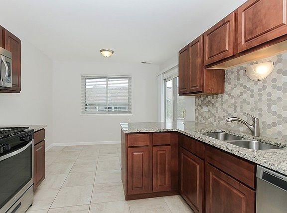 2nd image of 221 Hawthorne Ct #39D2