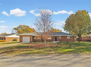 2301 Wedgewood Dr, Alton, IL 62002