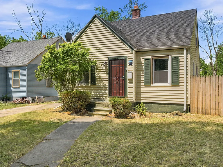 12151 Wayburn St — Photo 2