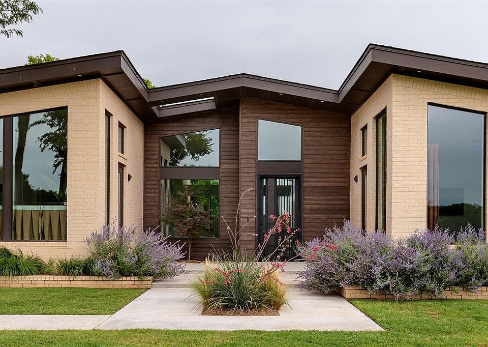 1st image of 559 Pedras Cir