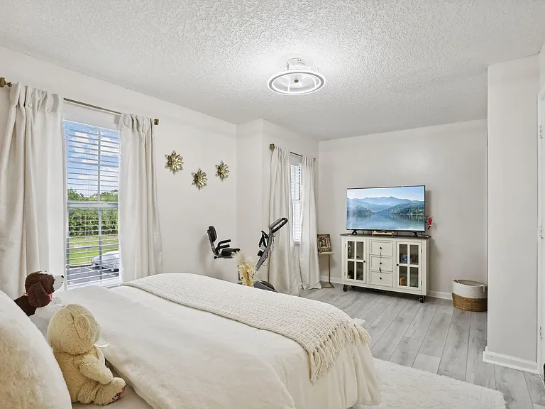 368 Waterside Dr — Photo 18