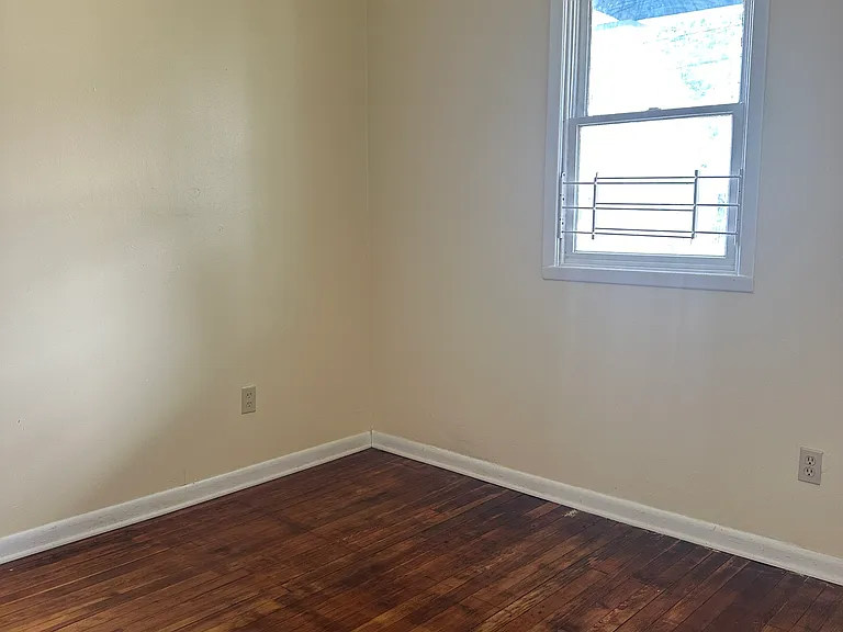 54 Humber Ave #1 — Photo 4