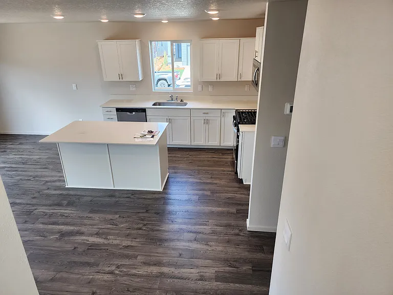 161 Greencrest St NE — Photo 5