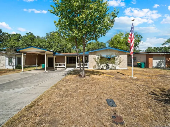 126 ROSEWOOD DR, Universal City, TX 78148