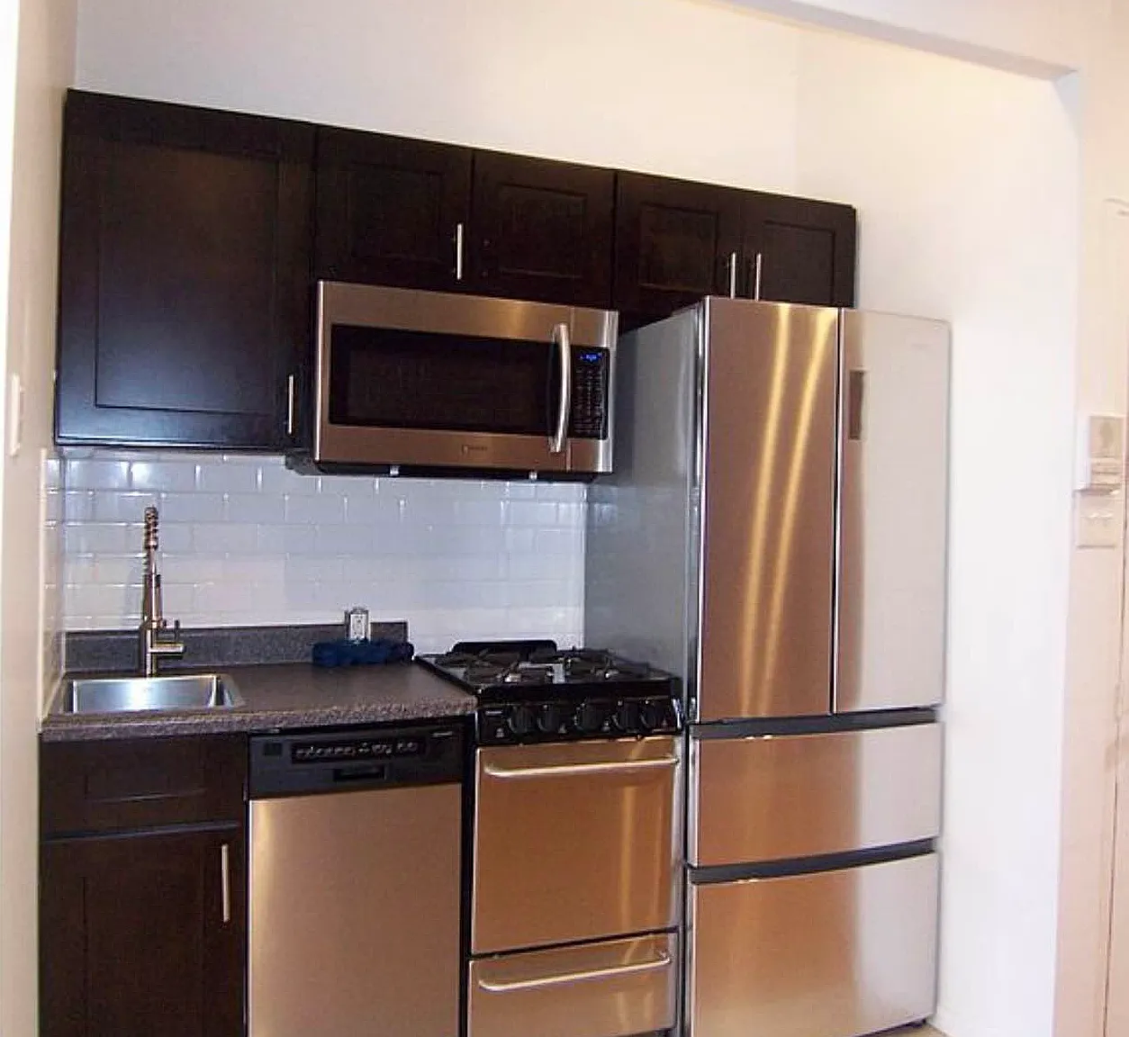 442 West 45th Street — Photo 3