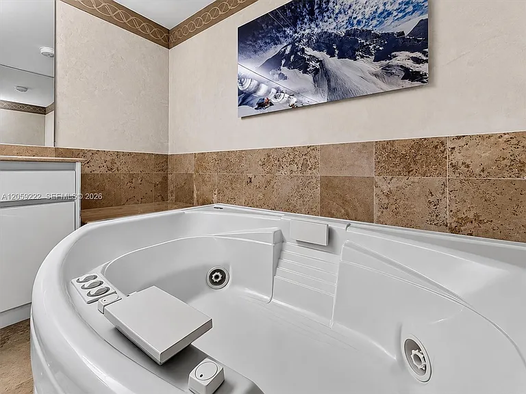 1455 Ocean Dr #704 — Photo 22