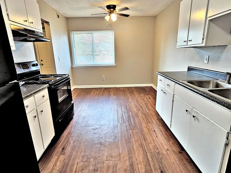 Avalon Cove Townhomes — Photo 50