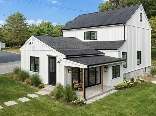 186 Elm St, Hanover, MA 02339