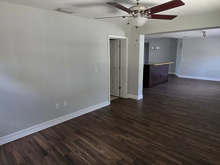 6400 Shane Ln — Photo 4