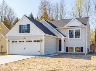 1101 Pinewood Dr, Greenville, MI 48838