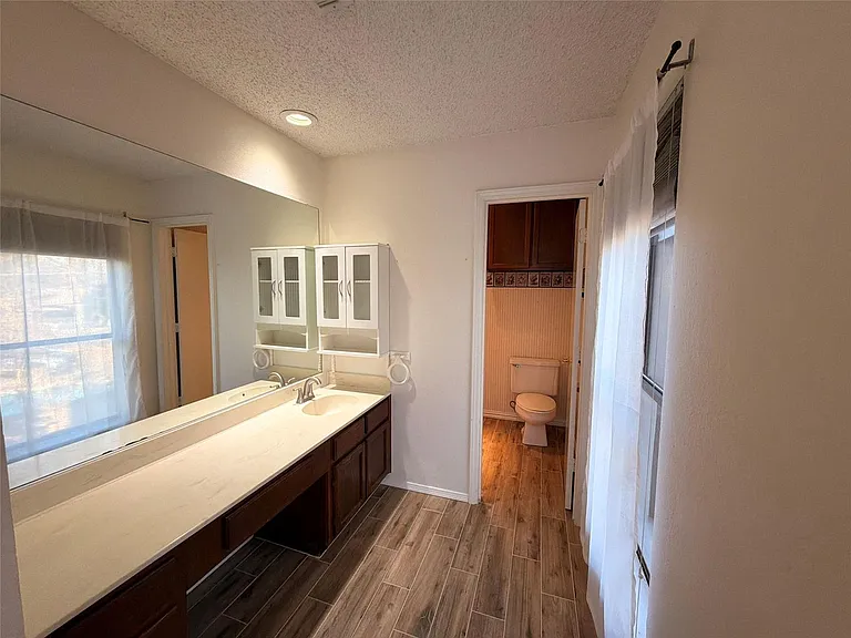 2327 Torrington Dr #C — Photo 12
