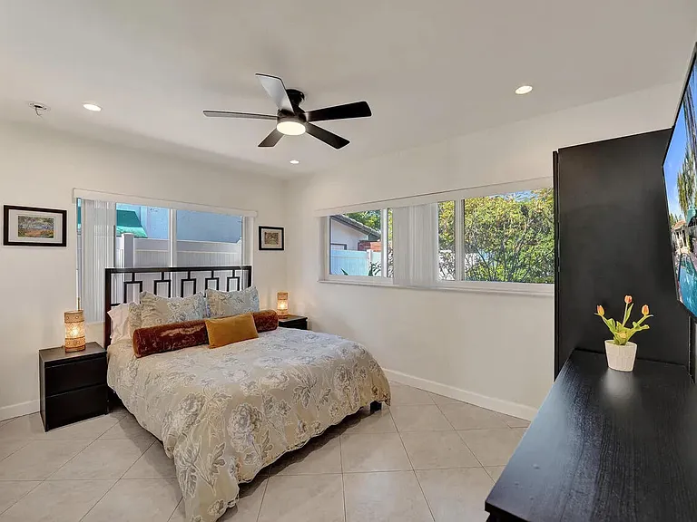 1036 NE 9th Ave — Photo 21