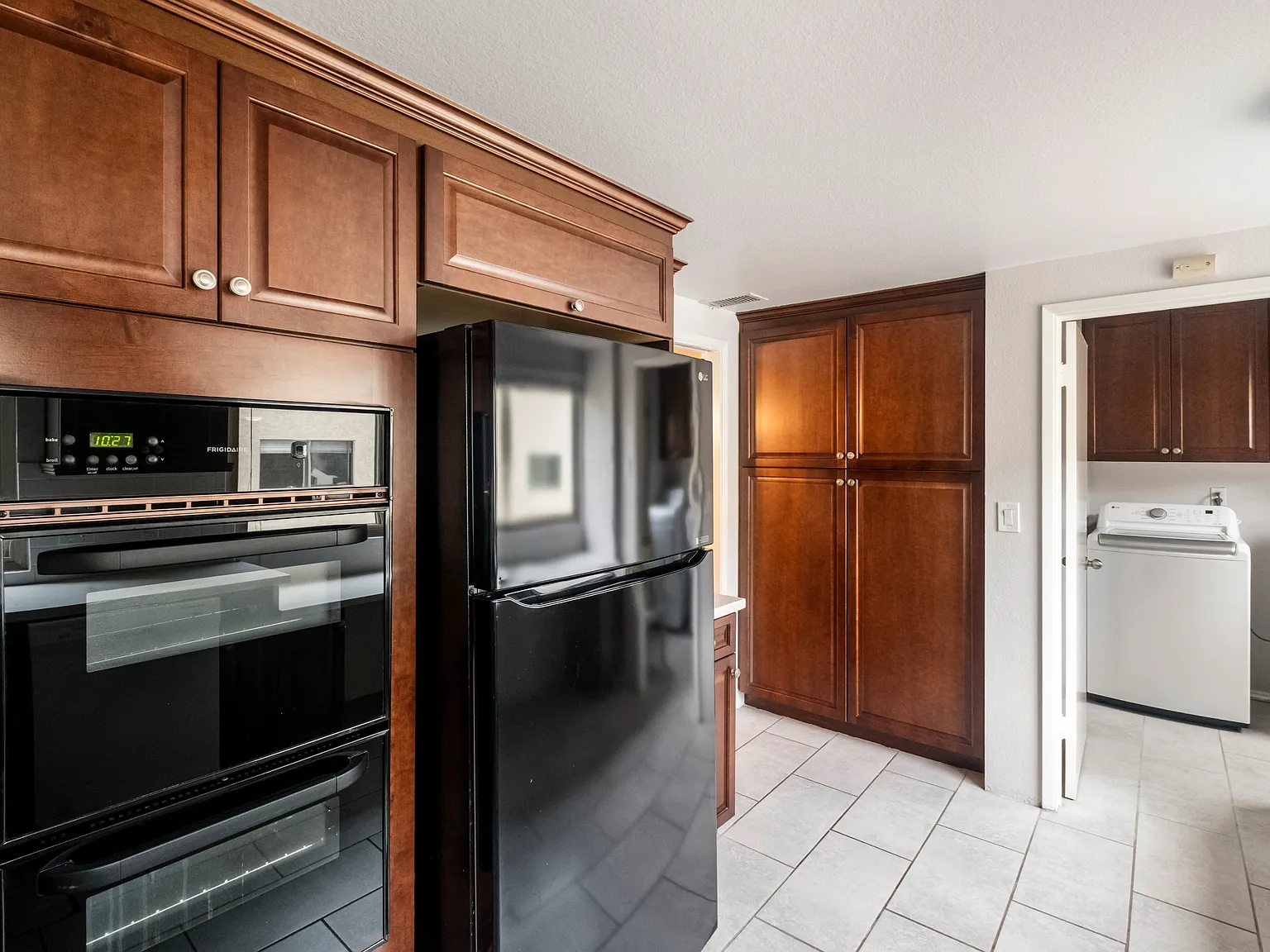 11260 Overland Avenue - 1 — Photo 3