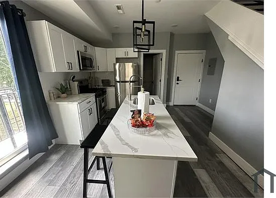 2 bed, $1,825 — Photo 3