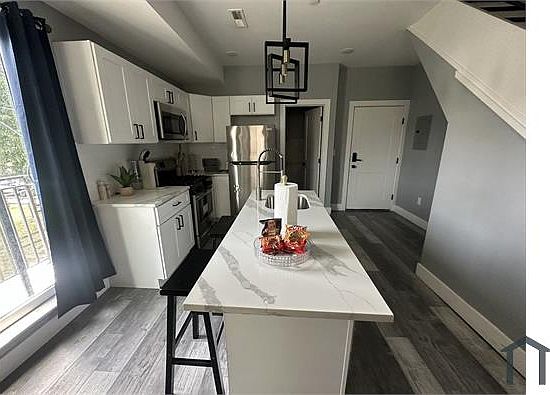 3rd image of 819 42nd St #5