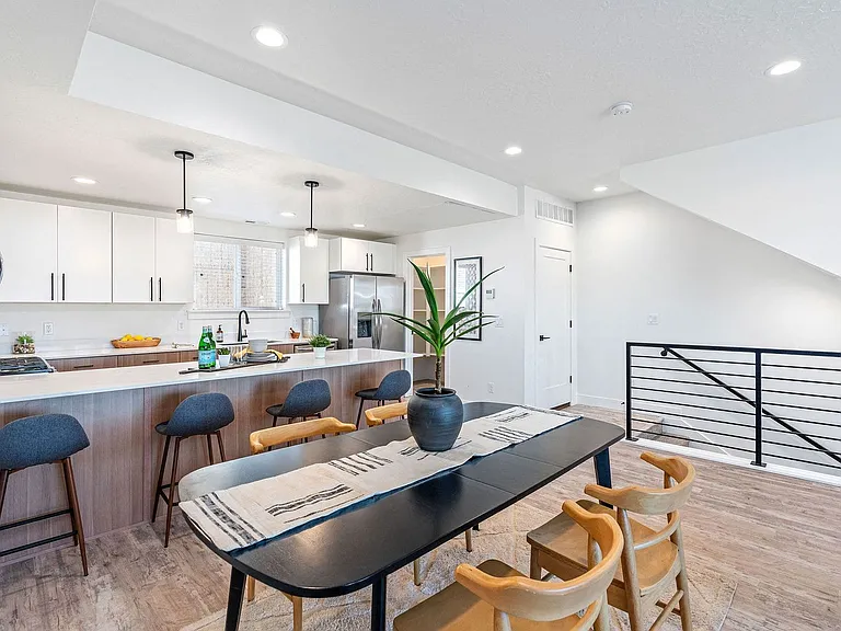 Central Heights Townhomes — Photo 15