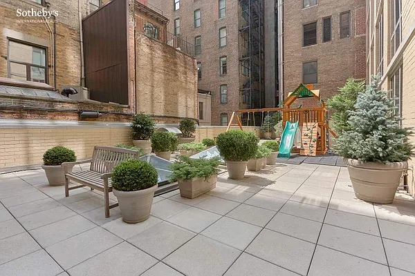 Rented by Sotheby's International Realty | media 22