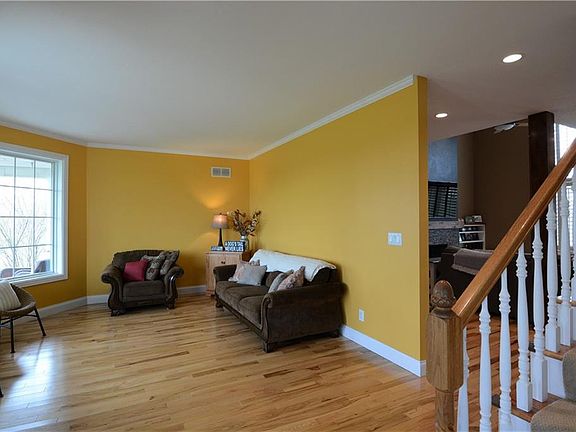 3rd image of 11335 Country Garden Ln