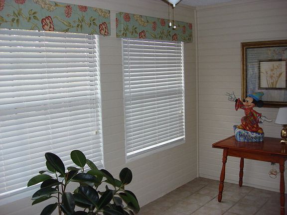 3rd image of 3578 Shadyhill Dr