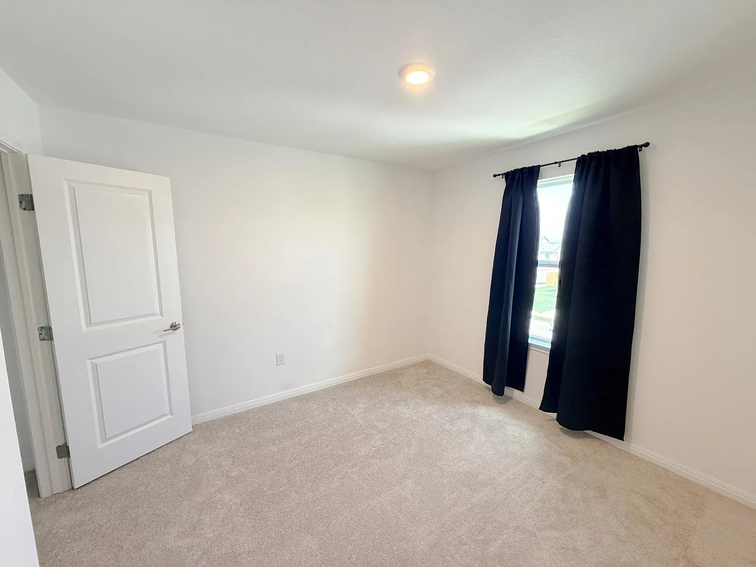 3 bed, 2.5 bath, 1518 sqft, $2,300 — Photo 4